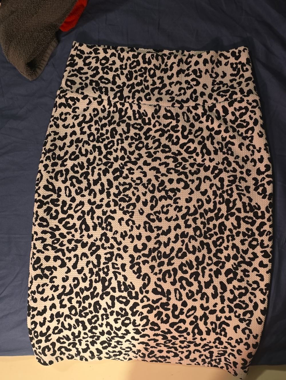 LuLaRoe Black and Beige Leopard Pencil Skirt